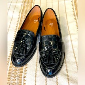 H&M Black Flat shoes with tassel